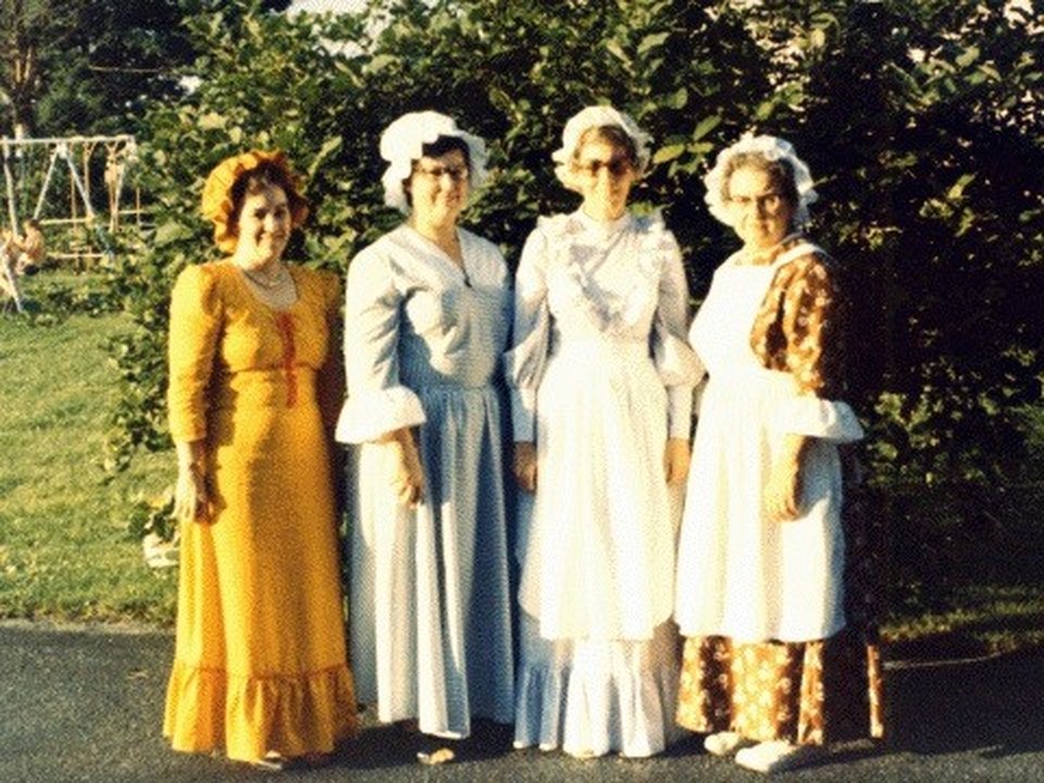 Howard bank tellers in Bicentennial attire